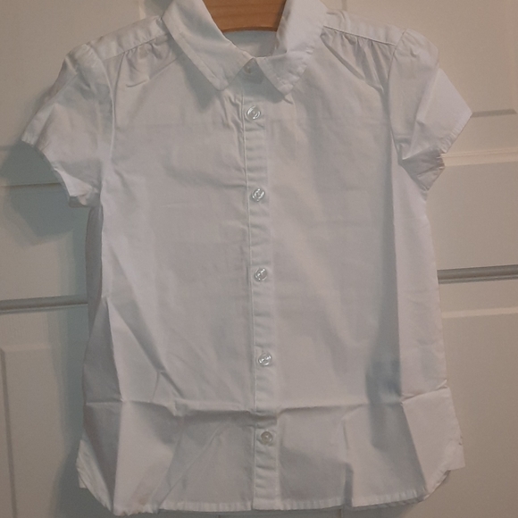 GAP Other - *NEW* GAP kids white classic shirt sz 4-5
